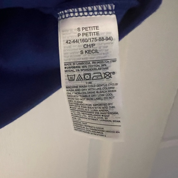 Women’s GAP Blue Vneck Modern Tee Small Petite - Picture 4 of 4